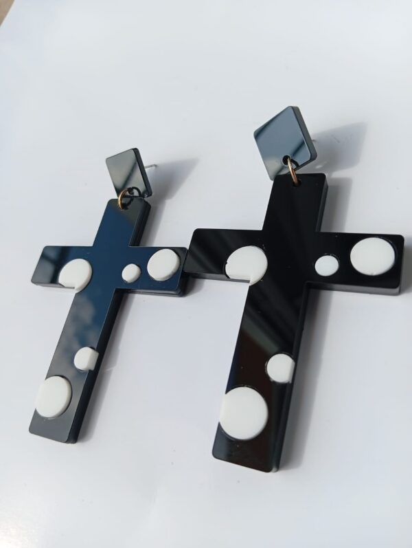 Cruz negro y blanco 1 CRUZ LUNAR